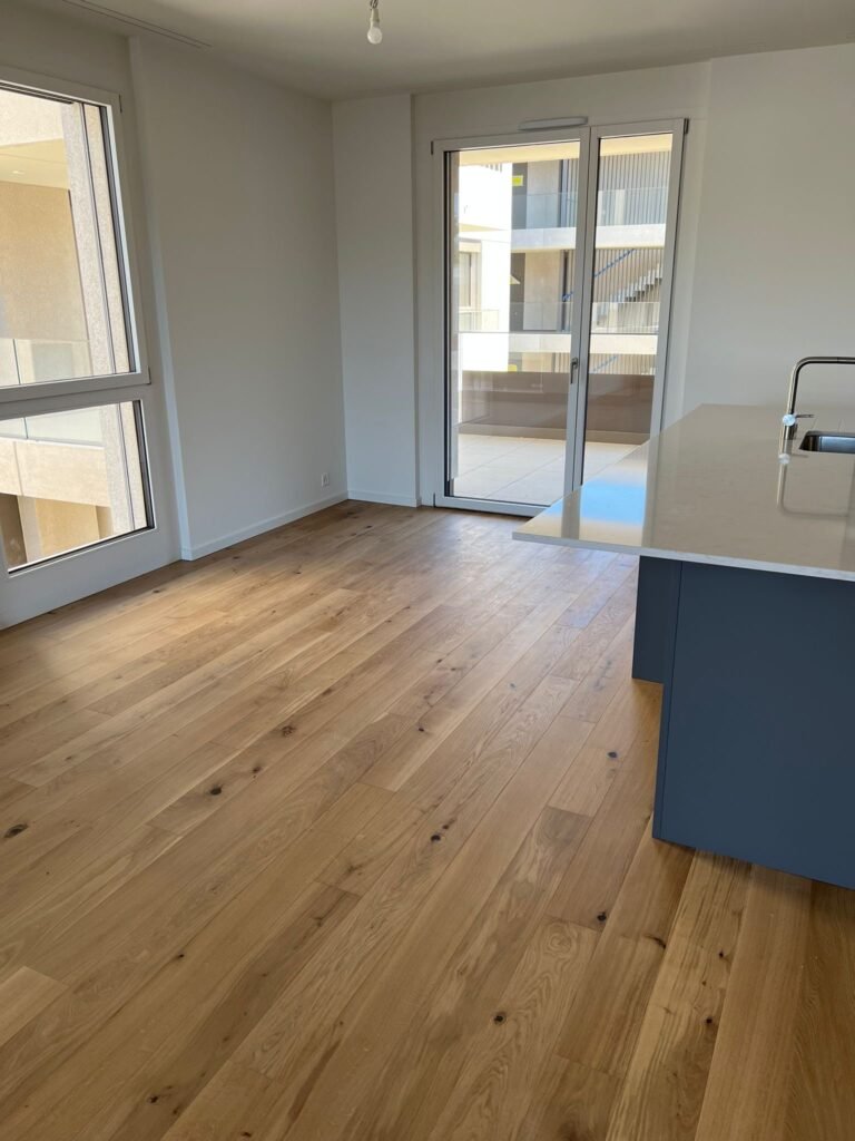 Parquet contrecollé en chêne dans un appartement neuf