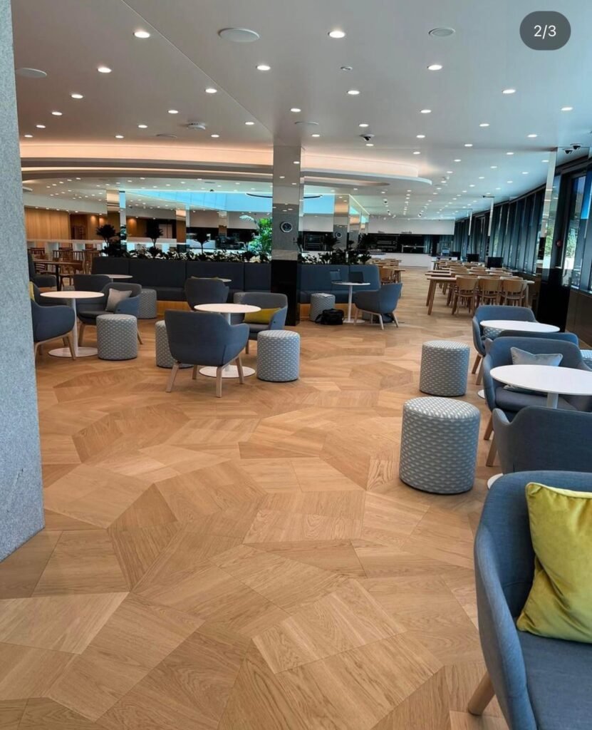 Espace lounge avec panneaux Versailles