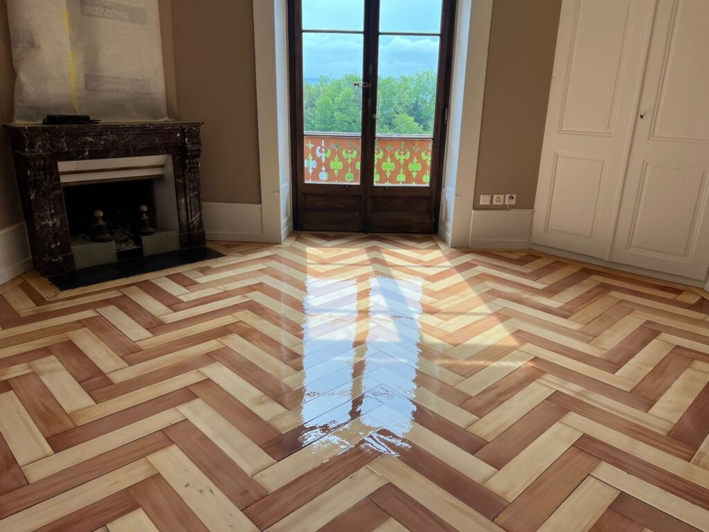 Parquet point de Hongrie dans un salon d’époque