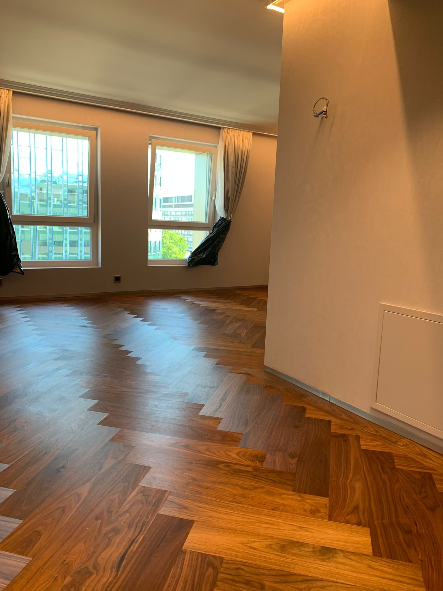 Parquet en bois exotique teinte profonde